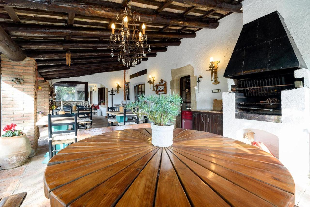 Masia Can Manent Del Bosc S XVIII Santa Eulalia de Ronsana Luaran gambar